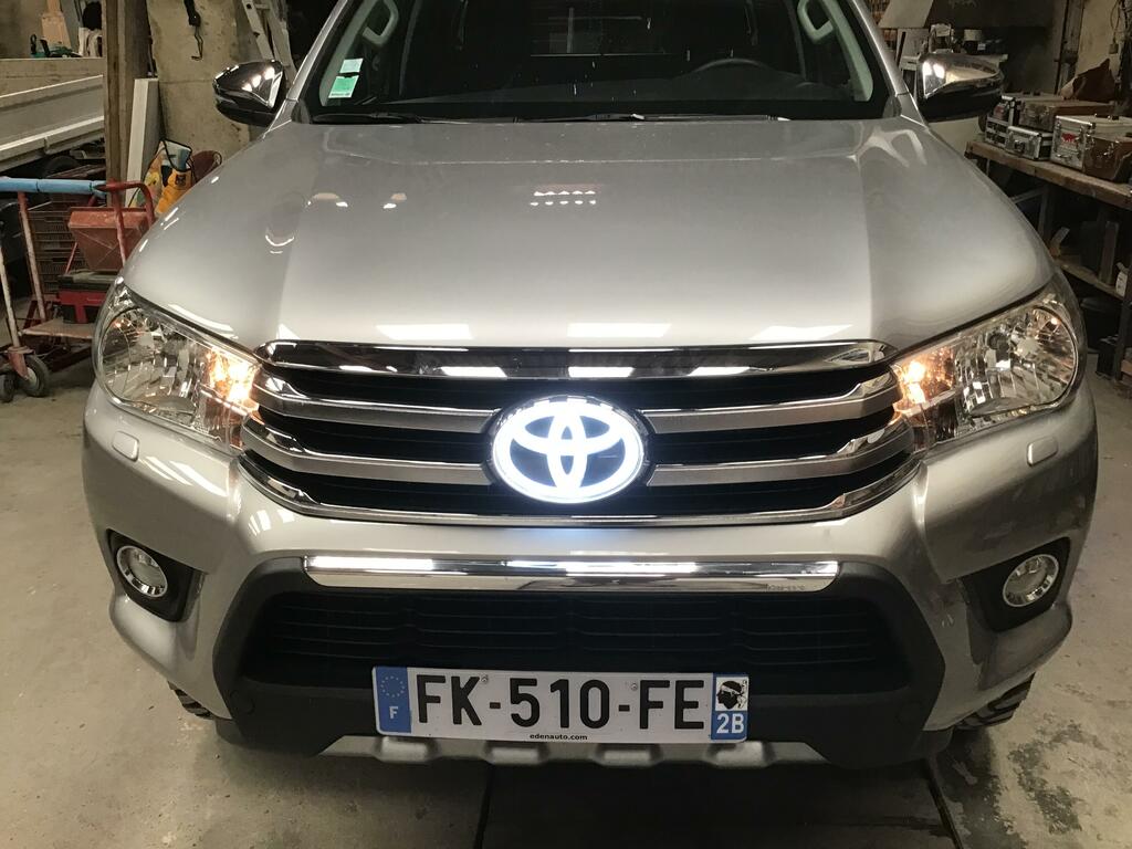 Toyota emblem Highlander / Prado (2014-2017) front led toyota symbol light